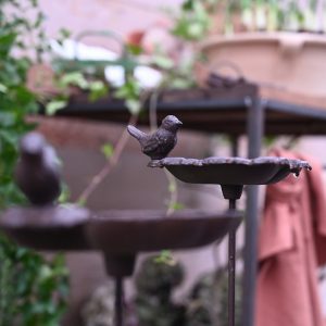 Fuglebad i jern fra Miljögården – Ø:18/H:78,5cm